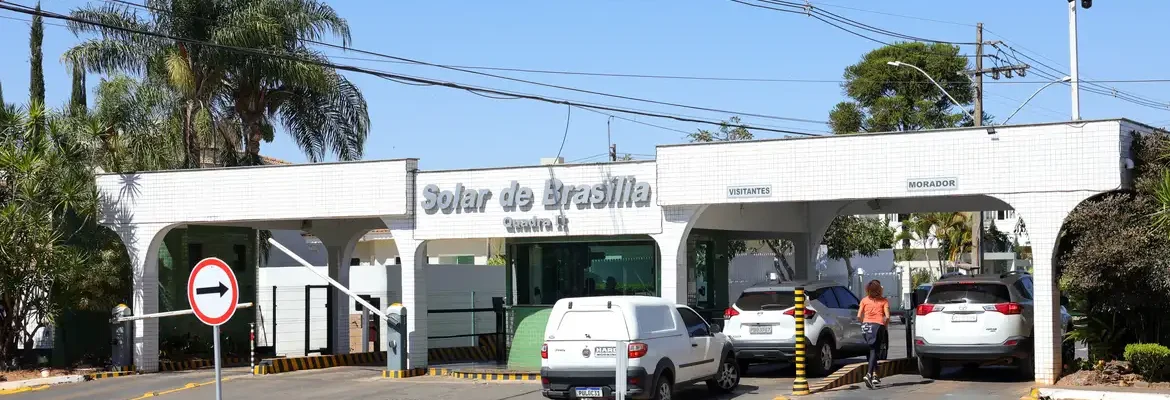 Bolsonaro deixa prisão domiciliar e vai a hospital para exames médicos