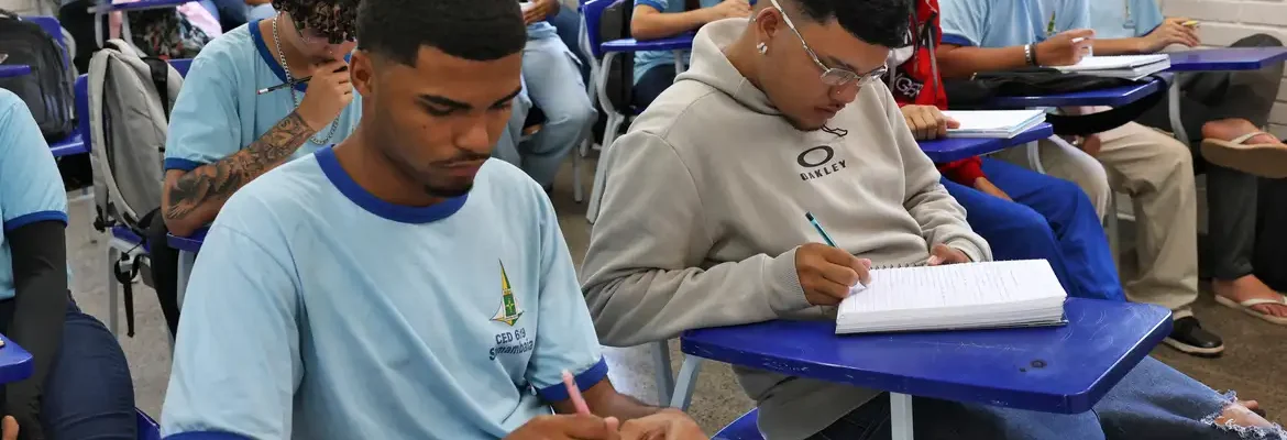 MEC orienta escolas na escolha de livros didáticos para o ensino médio