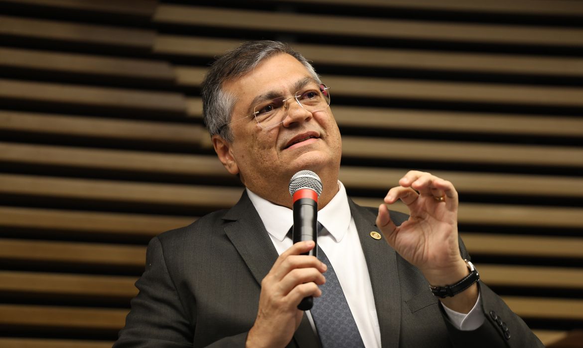 OAB Barro Preto - Dino: queda da bolsa não tem relação com veto sobre leis estrangeiras