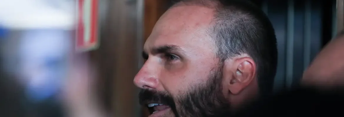 PF indicia Bolsonaro e Eduardo em inquérito sobre sanções dos EUA