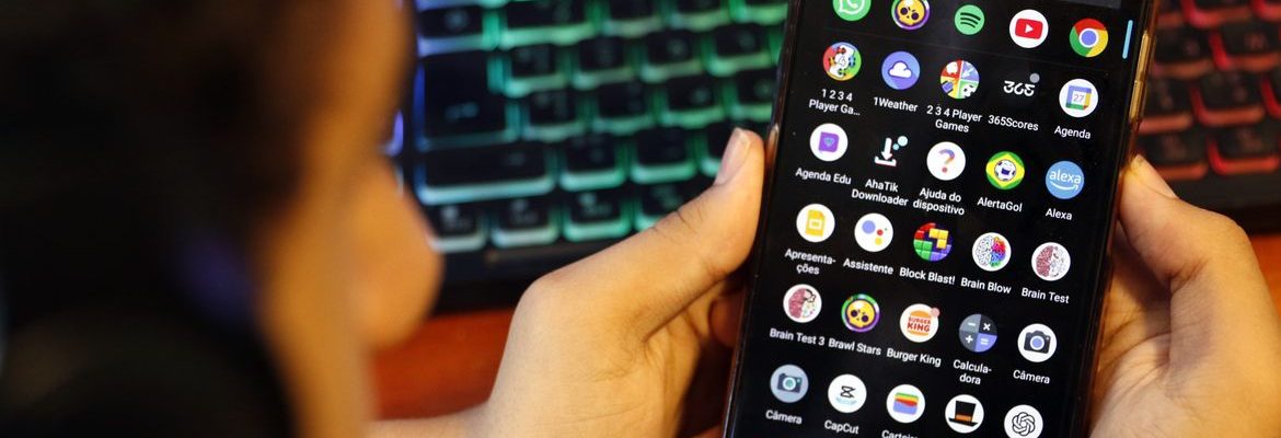 Câmara aprova urgência de projeto que combate adultização nas redes