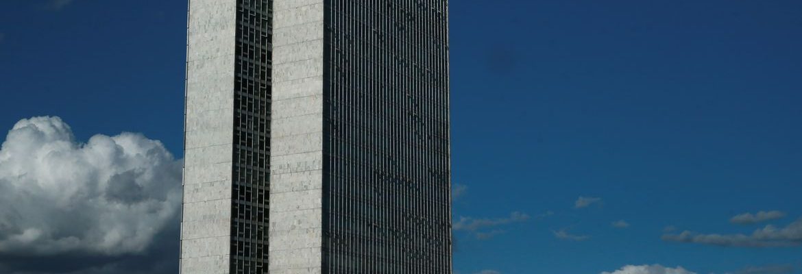 Conheça projeto que regula redes sociais para crianças e adolescentes