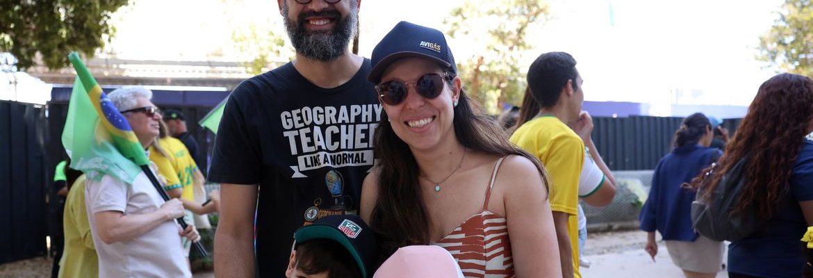 Brasileiros celebram soberania; Curupira e Zé Gotinha desfilaram